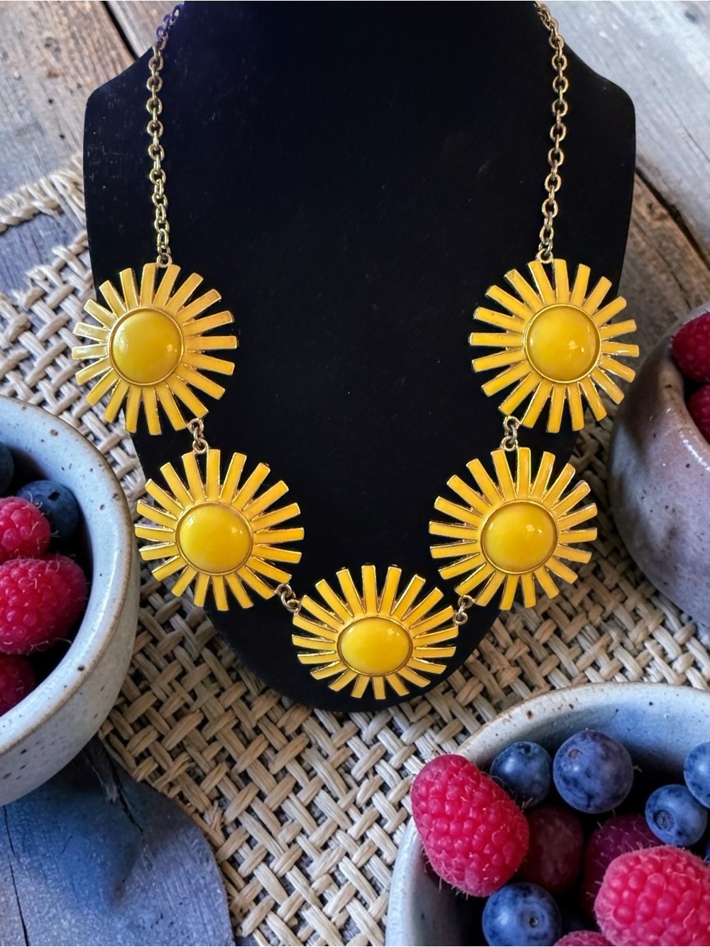 Fun Yellow Sunburst Statement Necklace - Unbranded - Picture 7 of 8